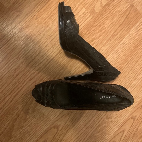 Pumps - Picture 3 of 3